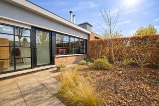 VERKOCHT - COMPROMIS IN OPMAAK !In een zeer rustige en gegeerde buurt te Ertvelde bevindt zich deze mooi onderhouden halfopen bungalow op een perceel...