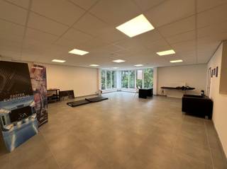 <p><span>155 m² of office space with parking spaces.</span></p><p><span> </span></p><p><span>LAYOUT</span></p><p><span> </span></p><p><span>The offices consist of 2 rooms. Restroom and shower available.</span></p><p><span>2 terraces.</span></p><p><span>Two parking spaces are included with the office space.</span></p><p><span> </span></p><p><span>PRACTICAL INFORMATION</span></p><p><span> </span></p><p><span>Request a visit via our contact form or call 055 69 68 67 for more information.</span></p>