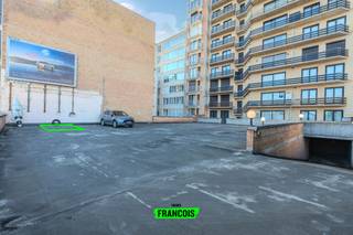 Deze staanplaats is gelegen op een toplocatie op de Zeedijk 220 in Middelkerke. Dankzij de centrale ligging vlak bij zee en strand is dit een ideale oplossing voor wie zorgeloos wil parkeren aan de kust.<br /><br />De staanplaats is vlot toegankelijk via de Leopoldlaan en geschikt voor alle types wagens, zowel voor dagelijks gebruik als als investering. Een absolute meerwaarde in deze omgeving waar parkeren vaak schaars is.<br /><br />Voor meer informatie of een bezoek kunt u contact opnemen met Inti via inti@immofrancois.be of 0499 74 89 74.<br /><br />