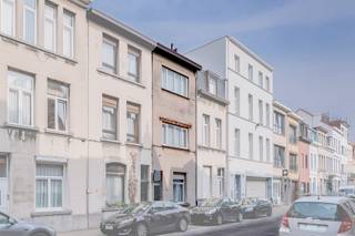 Ruime woning met 4-5 slaapkamers en 2 badkamers met een grote tuin (ca 60 m²) op toplocatie in Antwerpen In de Familiestraat, op de rand van het...