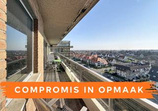 Ruime studio met aparte slaaphoek te renoveren op topligging en op wandelafstand van de zeedijk, de winkelstraat en het Sint-Bernardusplein, waar...