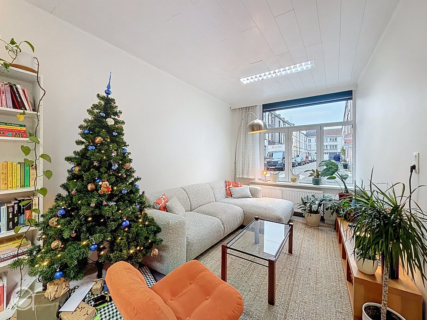 Rustig gelegen rijwoning met 4 slaapkamers en een koertje - foto 1