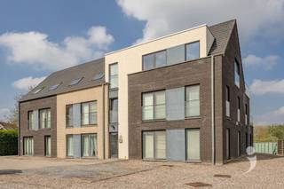 Dit prachtige appartement, gebouwd in 2011, combineert comfort, ruimte en een uitstekende ligging. Met een bewoonbare oppervlakte van 108 m²...