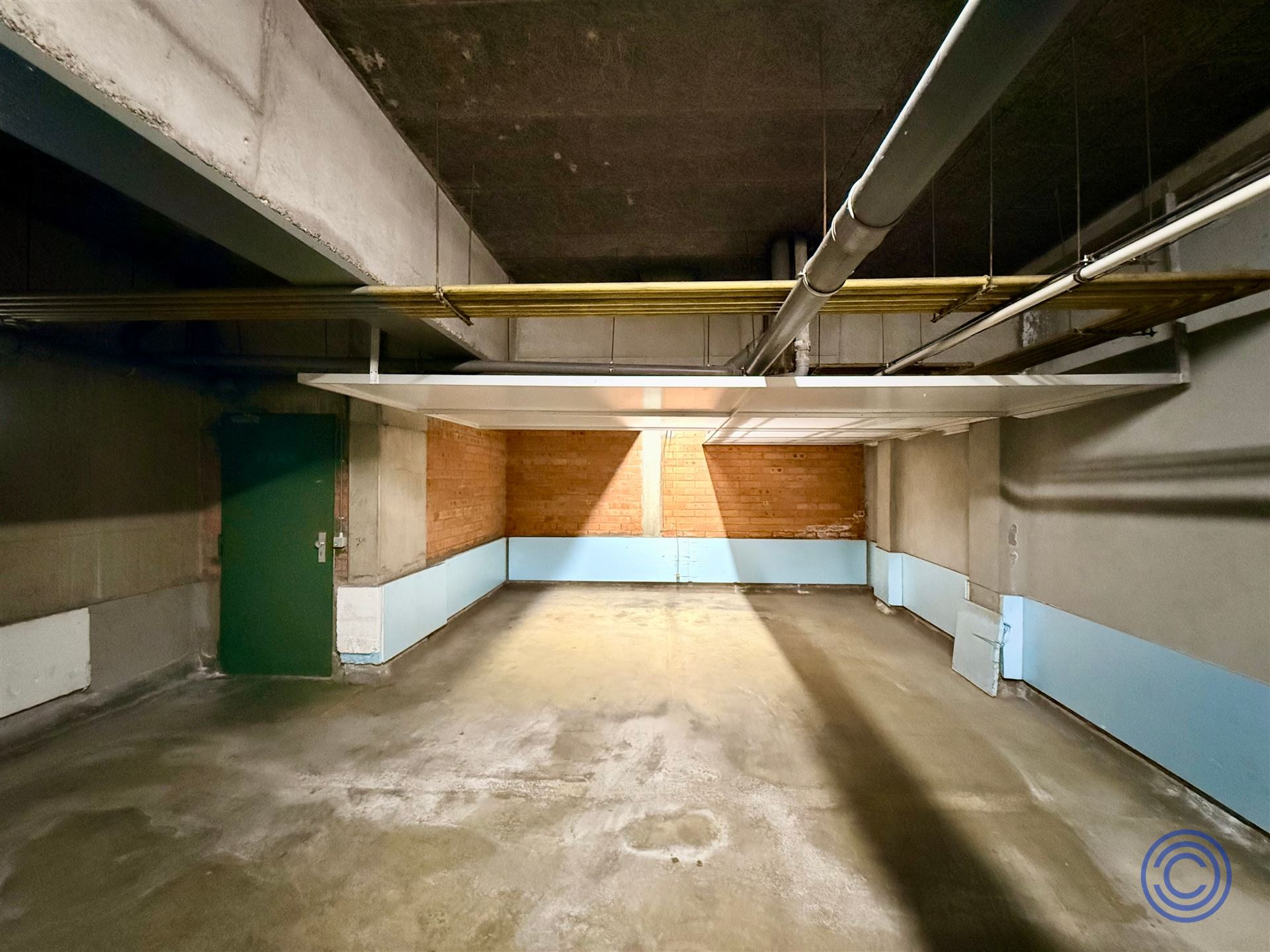 Dubbele auto staanplaats in afgesloten garagecomplex! - foto 1