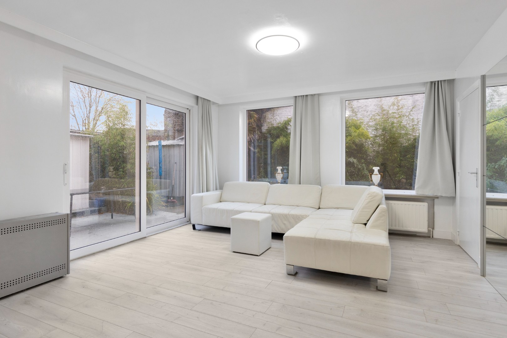 Ruim gelijkvloers appartement met 3 slaapkamers! - foto 1