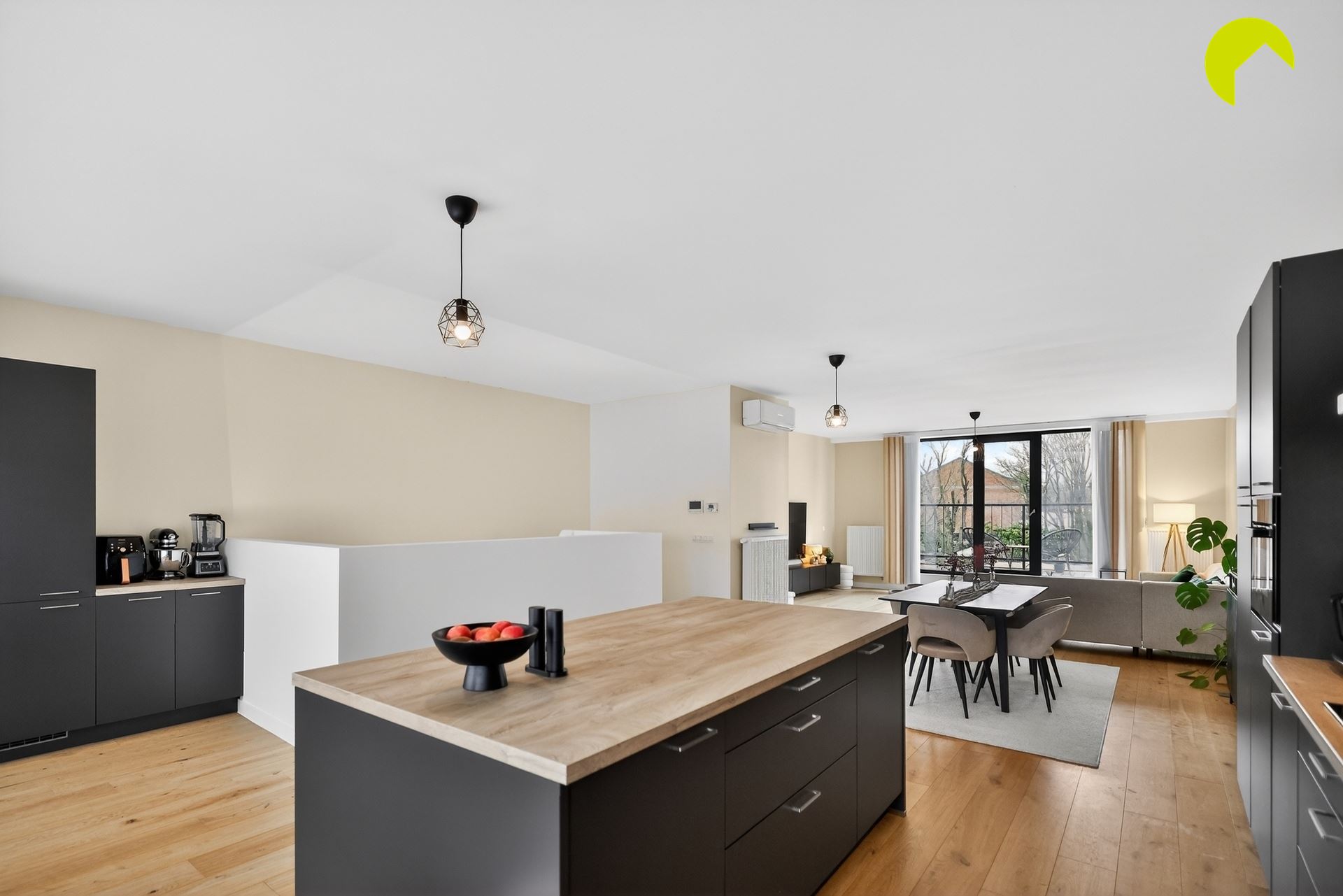 Gerenoveerde duplex met 3 slpks en 2 badks! - foto 3