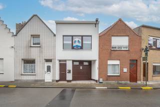 Centraal gelegen woning met alle comfort en volledig geïsoleerd in Blankenberge (Uitkerke) met 3 slaapkamers, inpandige garage en...