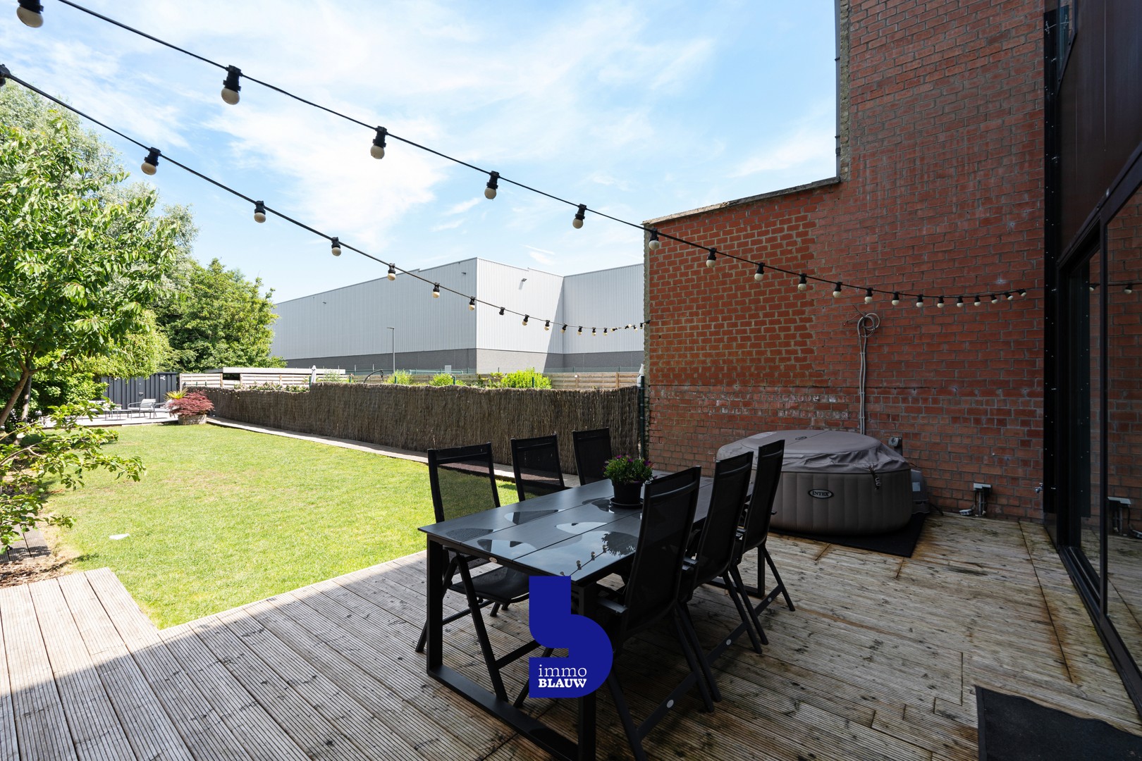 Uniek appartement met feeërieke tuin en karaktervolle industriële uitstraling - foto 4