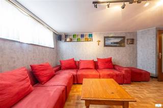 Ruim kelderappartement gelegen op de zeedijk met een grote, zonnige koer, ideaal om te genieten van het buitenleven. Het appartement beschikt...