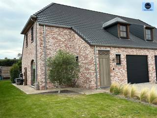 INSTAPKLARE ENERGIEZUINIGE GEZINSWONING IN SCHENDELBEKERichtprijs : 450.000 euro Deze halfopen bebouwing van 2018 bevindt zich in een leuke, recente...