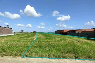 Vous êtes à la recherche d'un beau terrain à bâtir pour une maison à trois façades ? Ce terrain de 9 a 28 ca situé à l'église de Droeshout vous...