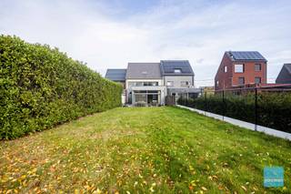 Instapklare woning met zuidwest-gerichte tuin en garage in rustige straat te Sint-Gillis.Indeling: ruime, lichtrijke woonkamer, volledig...