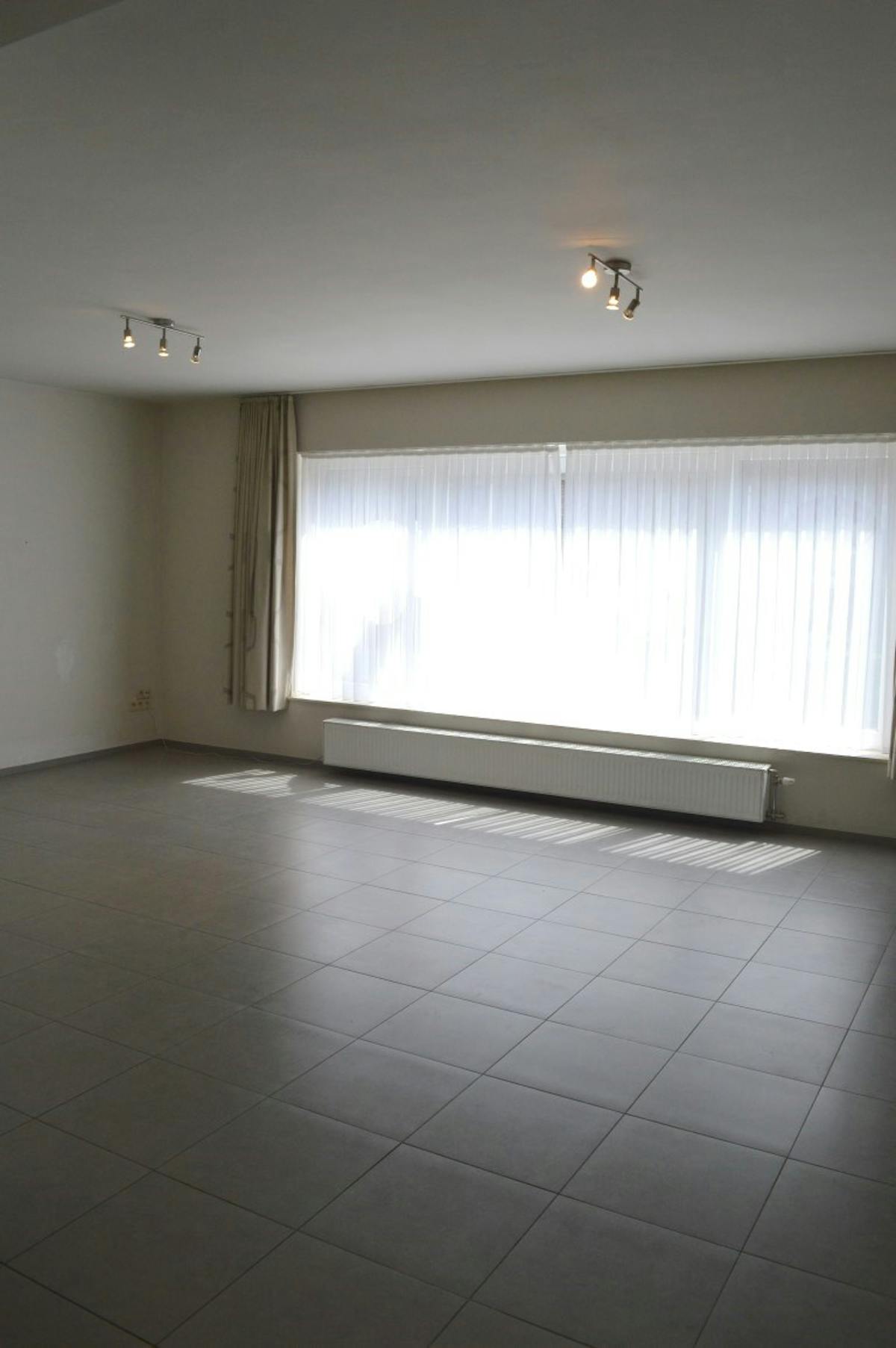 2 bedroom apartment with garage for rent in Ypres! - photo 3