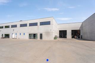 Interessante kantoorruimte met zeer centrale ligging dicht bij Roeselare en de oprit van de E403 in Lichtervelde.Geschikt voor diverse...