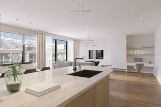 Exclusieve Nieuwbouwappartementen in Res. Akropolis – Knokke<br /><br />Welkom in Residentie Akropolis, een renovatieproject in het hart van Knokke. Deze stijlvolle appartementen combineren hedendaags wooncomfort met hoogwaardige afwerking, ideaal voor wie op zoek is naar luxe en ruimte.<br /><br />Waarom kiezen voor Residentie Akropolis?<br />✔ Ruime en lichtrijke appartementen met een brede gevel<br />✔ Hoogwaardige afwerking met luxueuze materialen zoals eiken parketvloeren<br />✔ Volledig uitgeruste keukens nog in te delen naar de wensen van de klant<br />✔ Ruime terrassen zuidgericht<br />✔ Duurzaam en energiezuinig: moderne ventilatiesystemen, individuele verwarmingsinstallatie op aardgas en superisolerend buitenschrijnwerk<br />✔ Privatieve bergingen en fietsenstalling beschikbaar<br /><br />Toplocatie in Knokke<br />Gelegen aan de Zoutelaan, op wandelafstand van het strand, exclusieve boetieks en gastronomische restaurants. Een unieke kans voor zowel vaste bewoners als tweede verblijvers!<br />Meer info of een bezoek? Contacteer ons voor een afspraak en ontdek de unieke troeven van deze appartementen!<br />Oplevering voorzien begin 2026.<br />Verkoop volledig onder registratierechten.