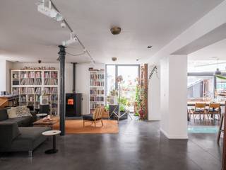 Gent Centrum - Bijzonder ruime duplex loft (263 m2 bvo) met buitenruimte, 3 slaapkamers, 2 badkamers en inpandige garage nabij de Vrijdagsmarkt. Voor...