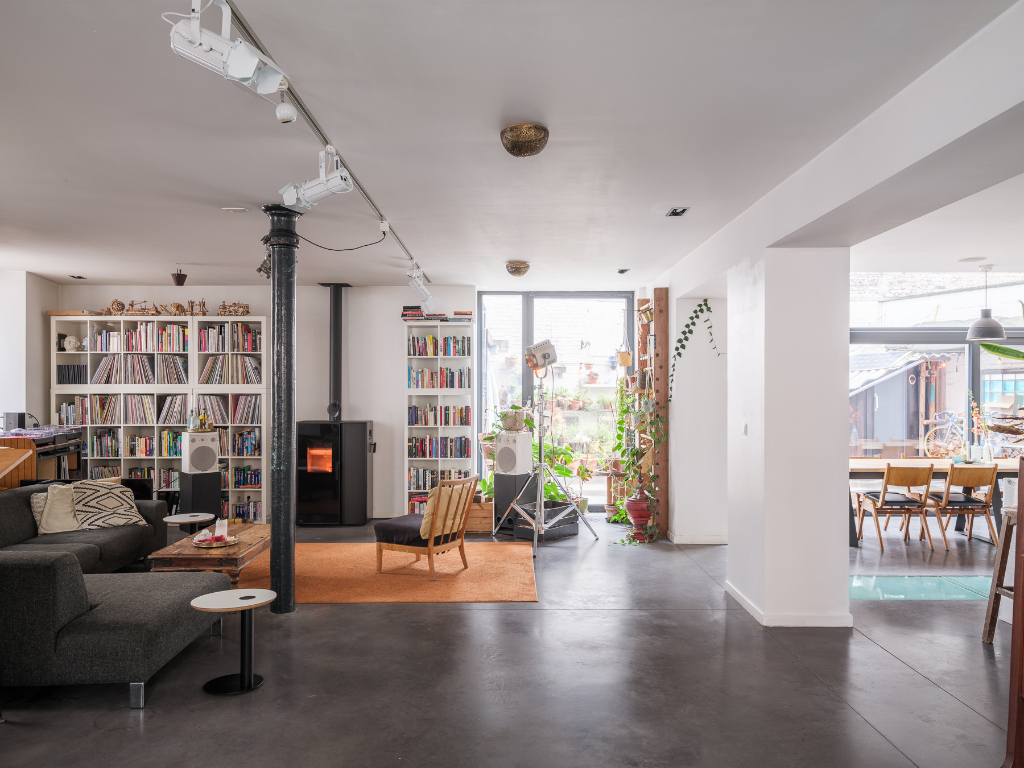 Bijzonder ruime duplex loft (263 m2 bvo) met buitenruimte, 3 slaapkamers, 2 badkamers en inpandige garage nabij de Vrijdagsmarkt. - foto 2