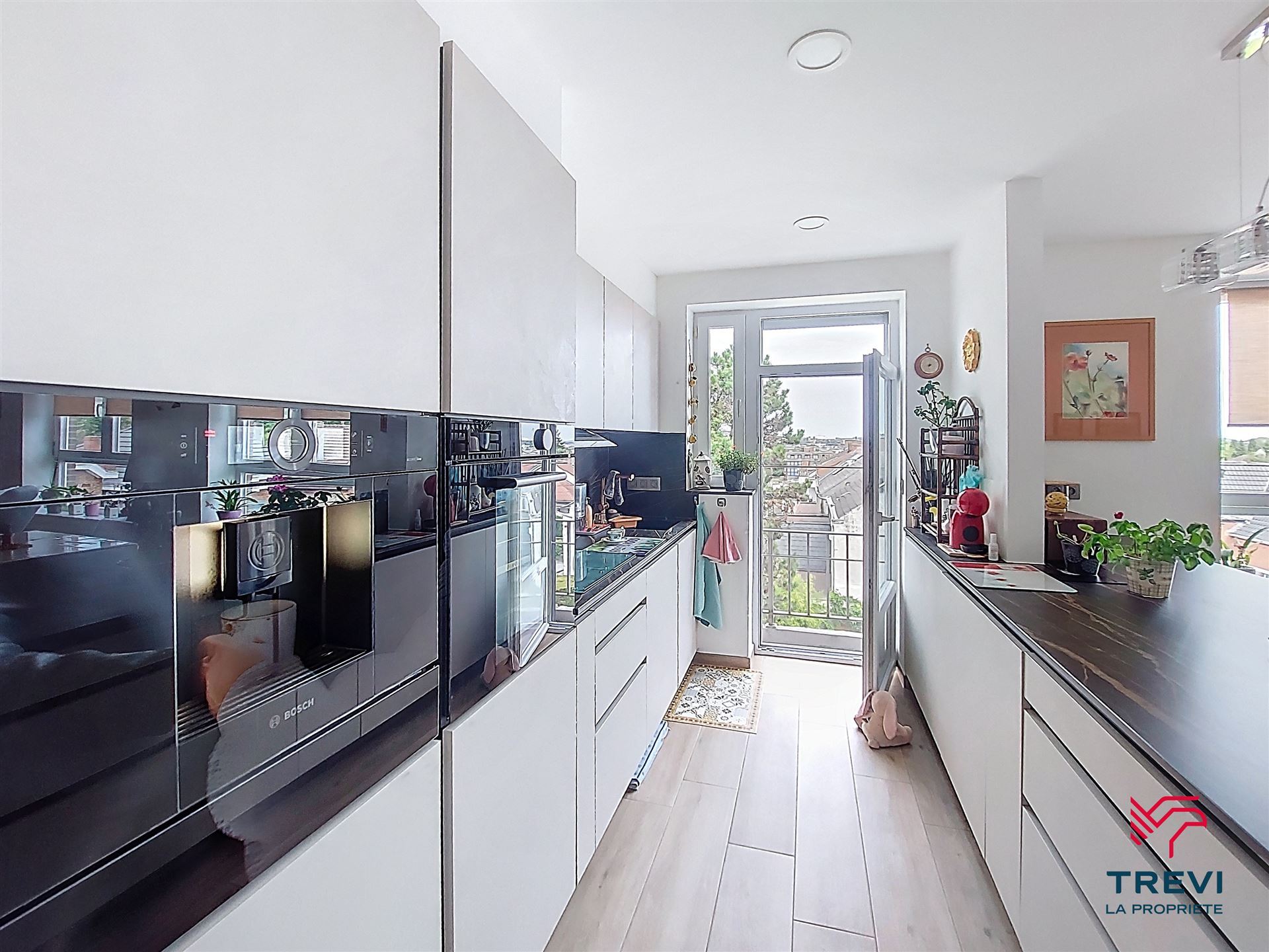 Viager Occupé - Bel appartement entièrement rénové, 2 chambres, cuisine super-équipée, cave 2 et garage - photo 5