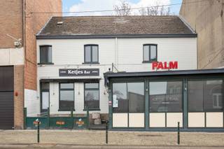 Maak kennis met een charmant handelspand met bovenliggende woonst, in een levendige en centraal gelegen buurt van Neder-over-Heembeek. Je woont...