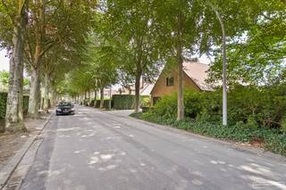 Ontdek deze bouwgrond van 800 m<sup>2</sup> op toplocatie te Wielsbeke, rustig gelegen in een groene, kindvriendelijke buurt met vlotte verbindingen naar winkels, scholen en het centrum. Een ideale plek voor wie rustig wil wonen, maar toch alles binnen handbereik wil hebben.<br /><br />Voor meer info of een bezoek ter plaatse, contacteer Martijn via
<ul>
<li> martijn@maesconceptimmo.be</li>
<li>0470/62.95.68</li>
</ul>
