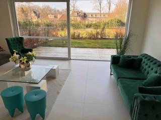 ENERGIE NEUTRALE NBW half open woonerfwoning van uitzonderlijke kwaliteit met GRATIS (meer dan 50000€) alle opties van de modelwoning. Koopbaar aan 6 % btw en 5 jaar geen KI belasting.<br />Wat krijg je? : een super modern ingerichte woning met: een design keuken met een BORA en ijskast, microcombi, afwasser op hoogte, Corian antibacterieel werkblad doorlopend met achterwand. Een centrale stofzuiger, Anywaydoors, XXL spanningloze ceramische vloertegels op anhydriedchap geplaatst (= 25-30% meer rendement van de vloerverwarming. Warmtepomp en 6500kwp zonnepanelen. Basis domotica electro installatie, (batterij kan bijgeplaatst worden) systeem D verluchting installatie. DE woning heeft zelfs eigen drinkwaterproductie, (dus ook geen waterfacturen meer)Inbraakwerende hoogrendementsbeglazing met horren in top geisoleerde alu ramen. dit alles met een EPC van min 13 onder 0 en een score van min25kwh/m2 jaar) en al in orde tegen 2050 DIT IS RECORD BREKEND!!!<br />VERGELIJK de prijs en je ziet dat dit minder dan 3000€/m2 is. Bij de concurentie betaal je minstens 30% meer voor de standaard uitvoering. Hier zit je aan de bron bij de producent zelf<br />De woning is achteraangelegen in alle rust en de tuin grenst aan de gemeenschappelijke tuin (buitenkans)<br />DE maandelijke Gem kost is momenteel ongeveer 50€/mnd. Er is nog wel een ondergrondse parking bij te kopen , de kelder van 12 m2 zit al in de vraagprijs begrepen.<br /><br />