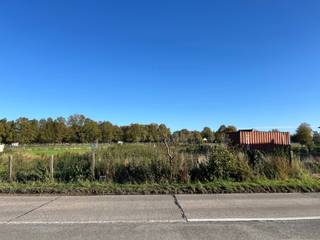 Centraal gelegen bouwgrond voor een open bebouwing met een oppervlakte van 1.235 m², met achteraan agrarisch gebied!Ideaal voor een gezinswoning met...