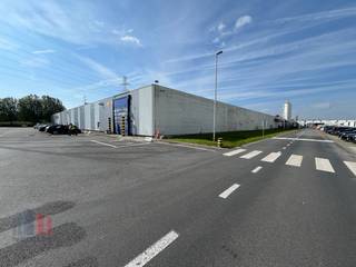 Bedrijfsgebouw REAL te huur met een oppervlakte van 8.000m² in het industriepark Groenedreef, gelegen op een top locatie vlakbij de E17.Het gebouw...