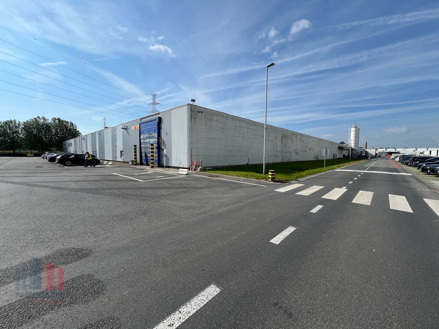 Bedrijfsgebouw 8.000m² op top locatie naast E17 - photo 1