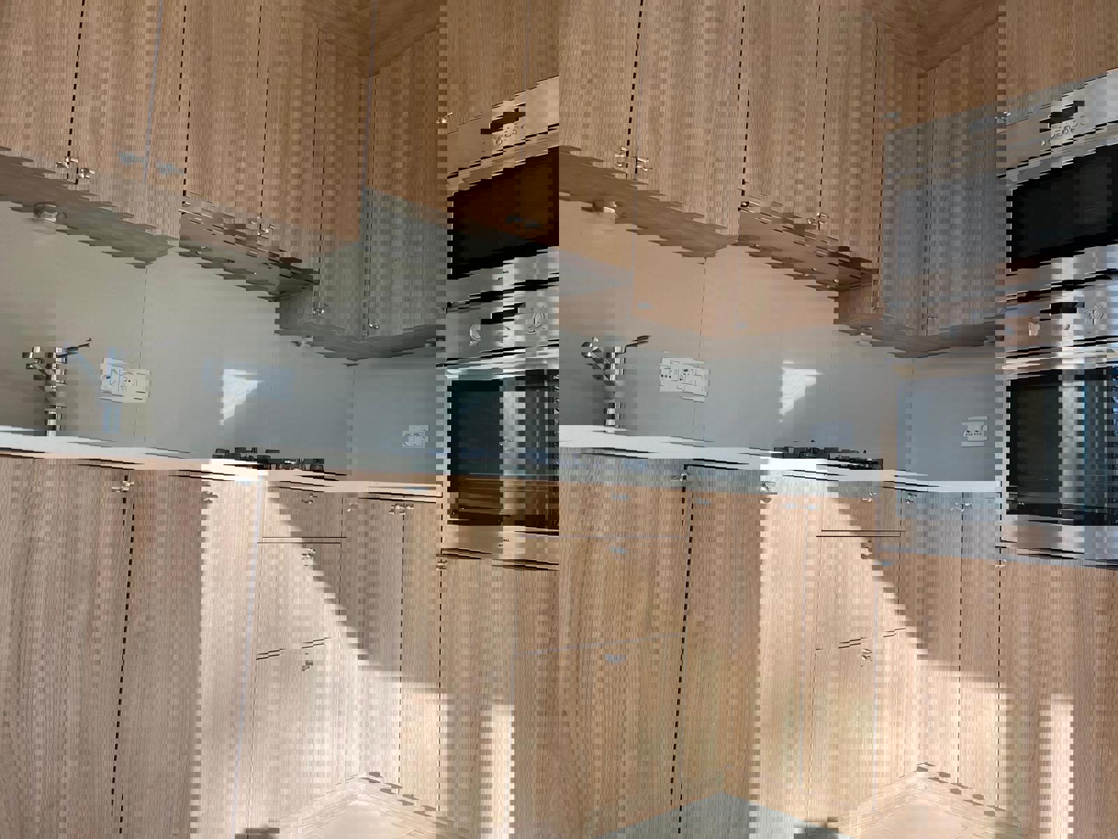 Centraal gelegen appartement met 2 slaapkamers en garagebox! - foto 4