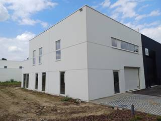  In the SME  Business Park Kardinaal in Kortenberg, 2 concierge houses linked to an SME unit each are put up for sale. Ideal for those wishing to...