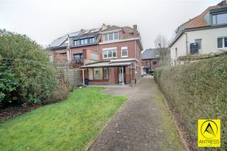 Wijk Molenveld/ Elsdonk! Ideaal rustig en residentieel gelegen, te renoveren, half open bebouwing met 4 tot 5 slaapkamers, ruime tuin en...