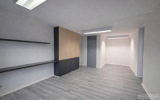 Kantoor 30 m² te huur in bedrijvencentrum Waregem aan oprit E17<br /><br /><span><span><span><span><span><span><span><span><span><span>Pluspunten </span></span></span></span></span></span></span></span></span></span>
<ul>
	<li>Vlak aan de E17 en altijd parking (met 10 laadpunten) </li>
	<li>Korte opzegperiode 4 maand </li>
	<li>Vrij gebruik (mits reservatie) van diverse vergaderzalen (van 4 pers tot 50 pers )</li>
	<li>Bistro, tuin en andere zijn inbegrepen in de huurprijs </li>
	<li>Dienstverlening (telefonie, zendingen, ontvangsten, secretariaaterk…) is inbegrepen in de huurprijs</li>
</ul>
<span><span><span><span><span><span><span><span><span><span>Huur : 650 euro/maand </span></span></span></span></span></span></span></span></span></span><br />Beschikbaar vanaf eind februari