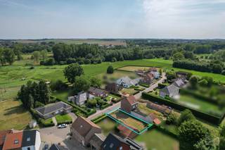 Ben je klaar om je droomwoning te realiseren zonder eindeloos papierwerk of bouwstress? Deze bouwgrond van 355 m² in een rustige, doodlopende...