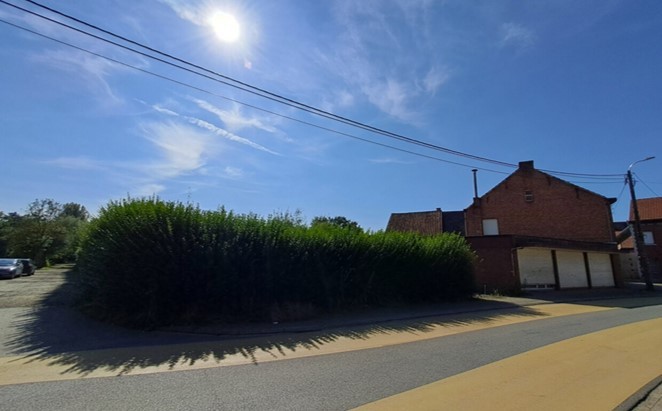Prachtig gelegen bouwgrond in het dorpshart van Wezemaal voor villa woning of meerdere huizen. - foto 2