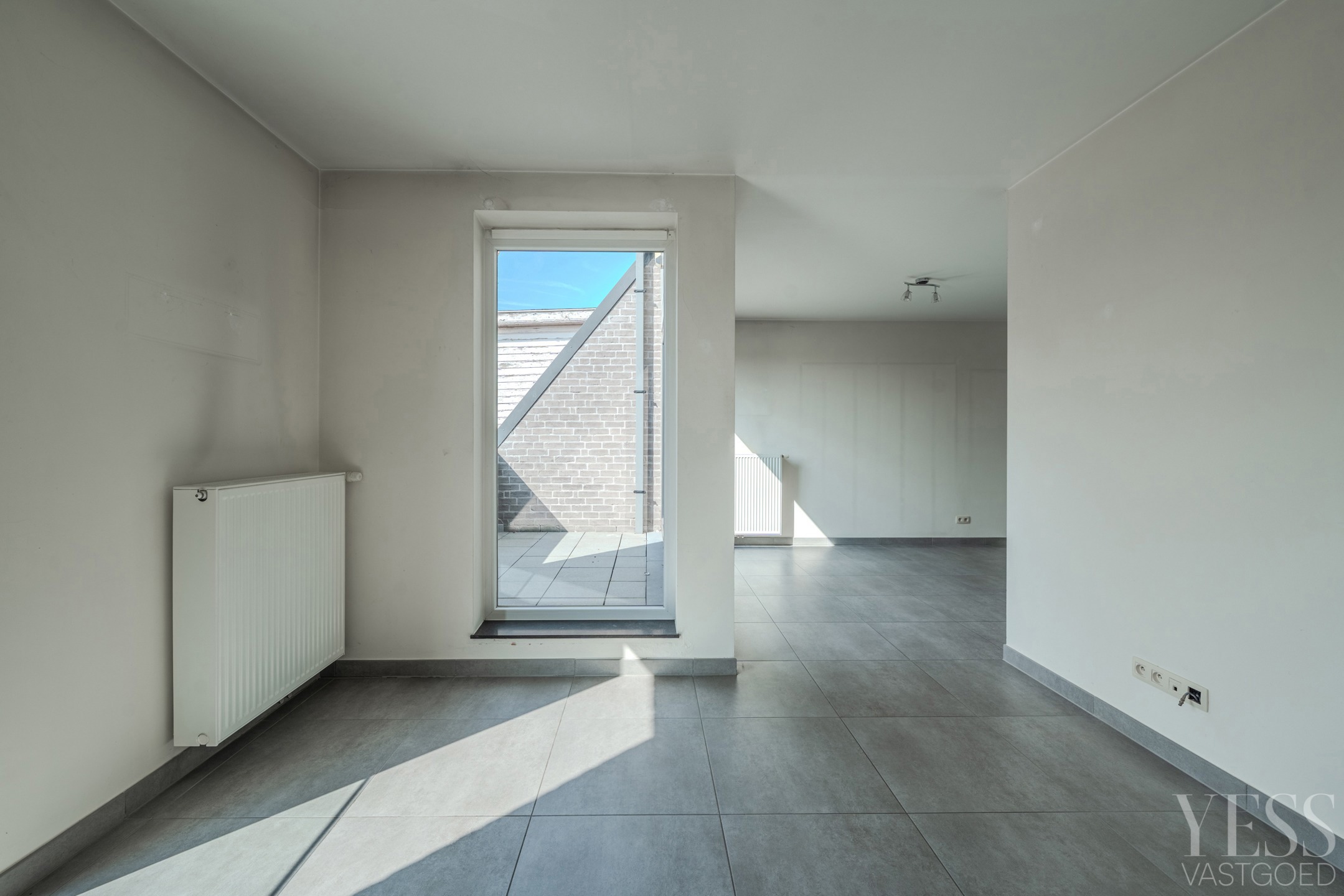 Ruim en lichtrijk appartement met 3 slaapkamers en garage! - foto 4