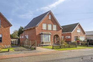 CHARMANT LOTISSEMENT OUVERT AVEC VUE IMPRENABLE SUR LES CHAMPS À L'ARRIÈREDécouvrez ce spacieux lotissement ouvert sur un terrain de 8a18ca, situé...