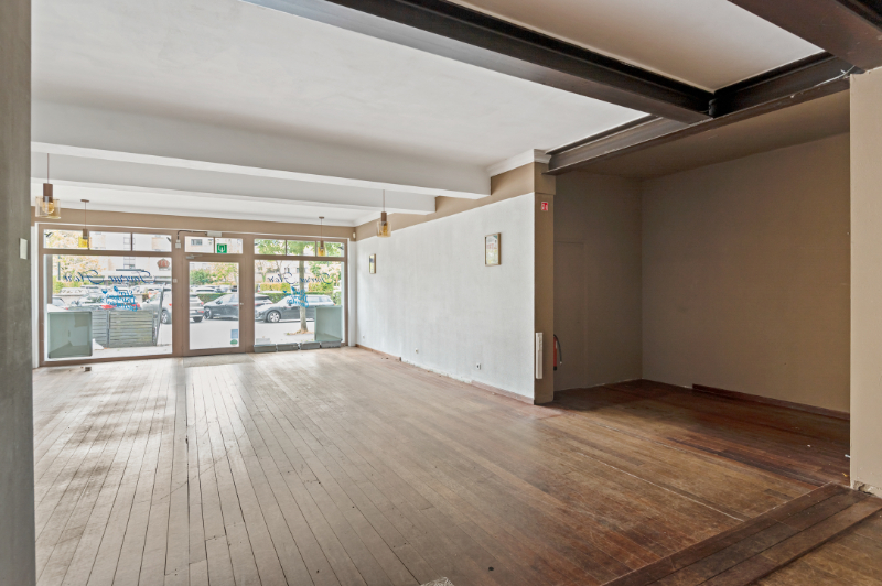 Centraal &amp; rustig gelegen handelsgelijkvloers ca. 150m2 met tuin 100m2 - foto 4