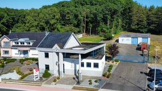 Ontdek dit unieke kantoorgebouw aan de Zelemsebaan 114 in Meldert. Oorspronkelijk gebouwd in 1939 en volledig gestript en vernieuwd in...