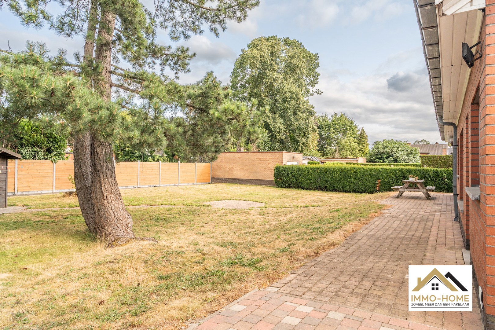Vrijstaande bungalow met een ruime grond op een topligging! - foto 3