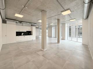 Are you looking for a practical and centrally located office space in the Leuven area? Then this ready-to-use office space of approximately 100 m² in Celestijnenlaan in Heverlee is exactly what you are looking for.<br /><br />This office space is ideal for freelancers, small businesses, or service companies and has the following advantages:<br /><br />- Fully equipped kitchen – including hob, oven, microwave, fridge, and storage space.<br />- Convenient storage room with necessary technical equipment – perfect for archives or extra storage.<br />- Shower room with shower, sink, and toilet – comfortable and practical, especially for long working days or sporty employees.<br />- Light and open character – large windows provide plenty of natural daylight.<br />- Central location – located along major access roads with easy connections to Leuven center, the E40, and the E314.<br /><br />This location combines the tranquility of Heverlee with excellent accessibility. There are also several parking options available in the building. In addition, there is also a bicycle parking provided.<br /><br />Need an additional meeting room? You can also rent the garden pavilion.<br /><br />Interested? Contact us today for more information or to schedule a viewing.