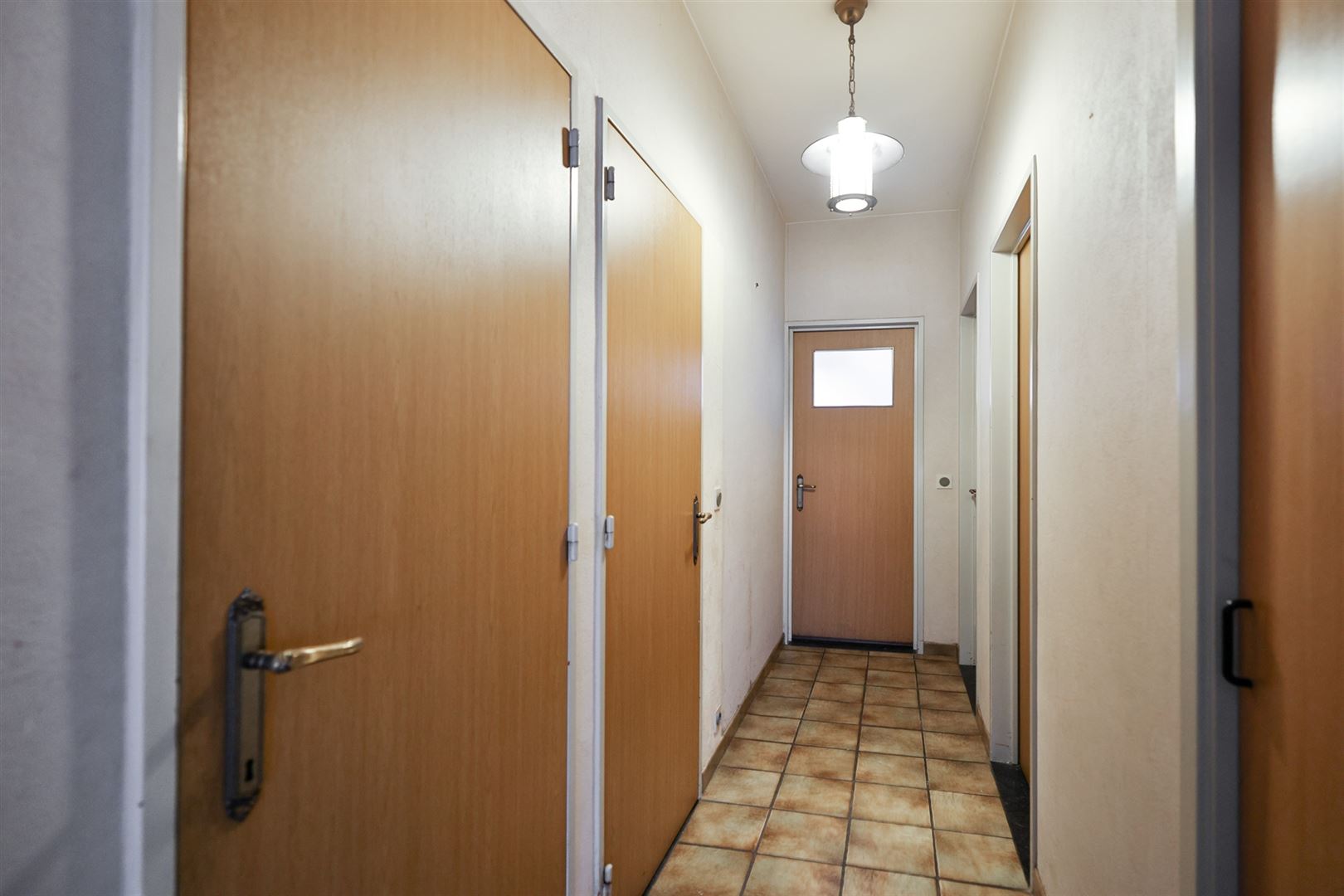 Te renoveren gelijkvloers appartement en garagebox te Hoboken! - foto 4