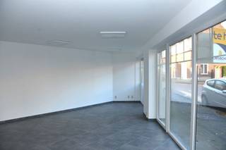 Modern kantoor te huur in hartje Essen! Deze volledig uitgeruste ruimte beschikt over een EPC label B, een eigen parkeerplaats en alle...