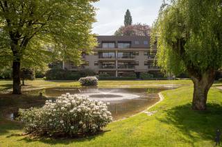 In het parkdomein "Royal oak" - ruim energiezuinig appartement van ca. 237m² met 4 slaapkamers, dubbele garagebox en meerdere terrassen.Op...