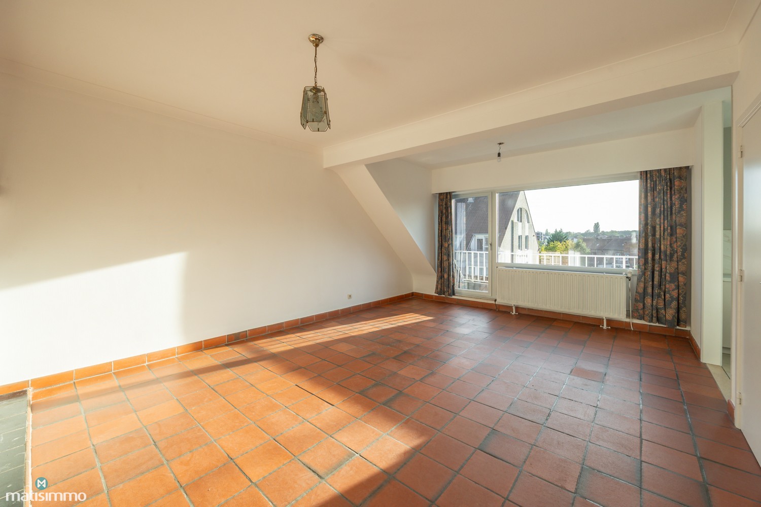 VERZORGD APPARTEMENT MET 2 SLAAPKAMERS, TERRAS EN AUTOSTAANPLAATS NABIJ HET CENTRUM VAN BILZEN - foto 4