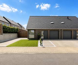Info & Visit: 0494 69 36 09 - Voor de beschrijving en de wettelijke informatieplicht (art.5.2.6 VCRO en Watertoets, EPC, EPC-nummer,…) verwijzen we naar de advertentie op de website van Immo Derveaux te bereiken via - https://www.immoderveaux.be - waar u ook andere interessante panden kan terugvinden. De inhoud van deze advertentie valt onder de uitsluitende aansprakelijkheid en verantwoordelijkheid van Immo Derveaux, Vincent Derveaux BIV 513 924, die ons deze advertentie heeft aangeleverd. Klachten of opmerkingen over de inhoud dienen rechtstreeks aan Immo Derveaux kenbaar gemaakt worden via e-mail: - info@immoderveaux.be -***xxxINW-Derveaux-