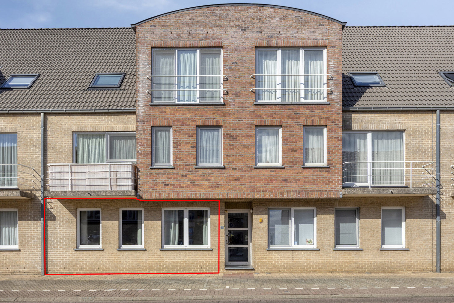 GELIJKVLOERS APPARTEMENT MET 2 SLAAPKAMERS EN GARAGE - foto 4
