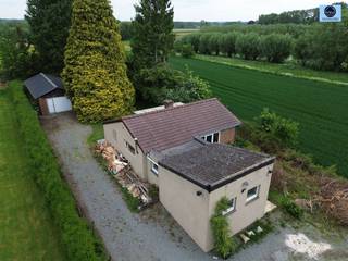 BUNGALOW TRÈS BIEN SITUÉ DANS UNE RUE CALME.Prix indicatif : 275.000 euros Bungalow très bien situé dans une rue très calme, avec vue sur un paysage...