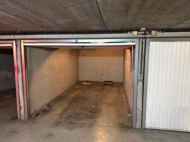 Gesloten garagebox in hartje Oostende te koop. - foto 4