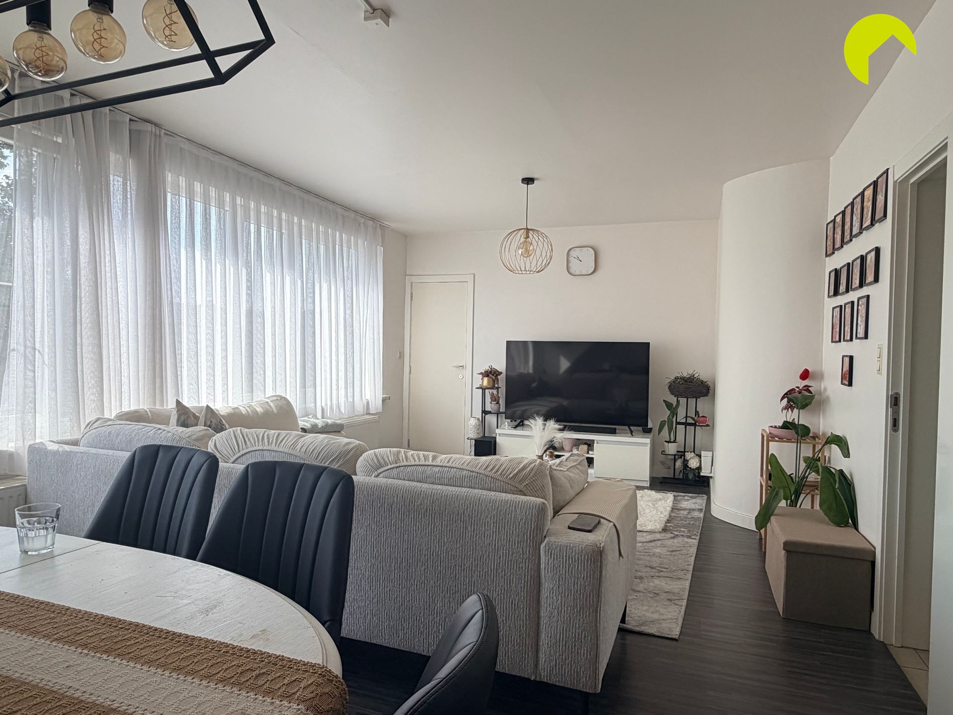 Lichtrijk 2 slaapkamer appartement nabij 2 stadskernen! - foto 5