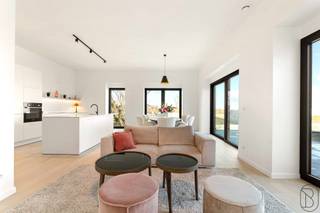 <p>ENERGIEZUINIG APPARTEMENT, afgewerkt met zeer kwalitatieve materialen. Kopen aan 6% btw mogelijk (mits voldoen aan de voorwaarden). Grote terrassen, hoge plafonds, luxe materialen, warmtepomp. Onmiddellijk instapklaar. Indeling: inkom met stalen deur, apart toilet, berging, luxe keuken, ruime gezellige lichtrijke leefruimte, geïnstalleerde badkamer, keuze uit 1 of 2 slaapkamers. Groot terras. Goedgelegen aan de kliniek van Waregem! Prijzen vermeld op de website zijn exclusief kosten. Meer informatie en/of bezoek na afspraak; Immo Beguin - info@immobeguin.be</p>